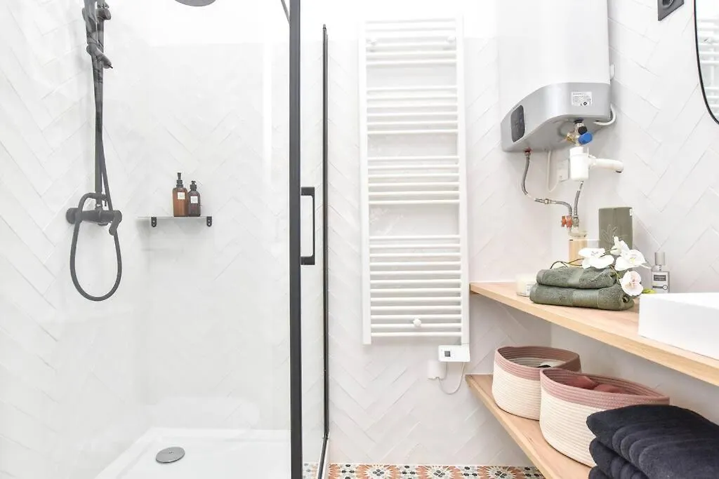 Charming Flat In Montmartre - Imhost * Párizs